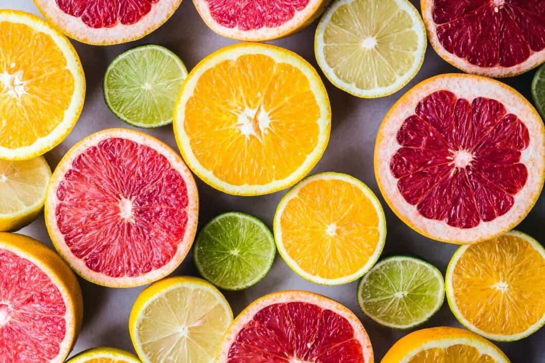 Citrusfrukter Grapefruit, appelsin, lime, citrom och Blodgraoe